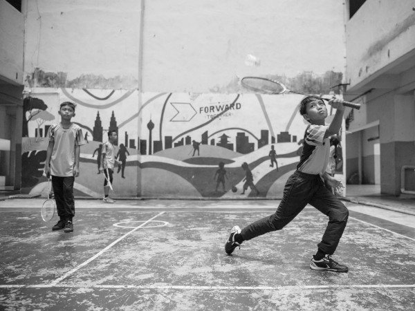 Badminton training with residents of PPR (public housing) HICOM as part of the Kita Untuk Kita (K2K) Programme